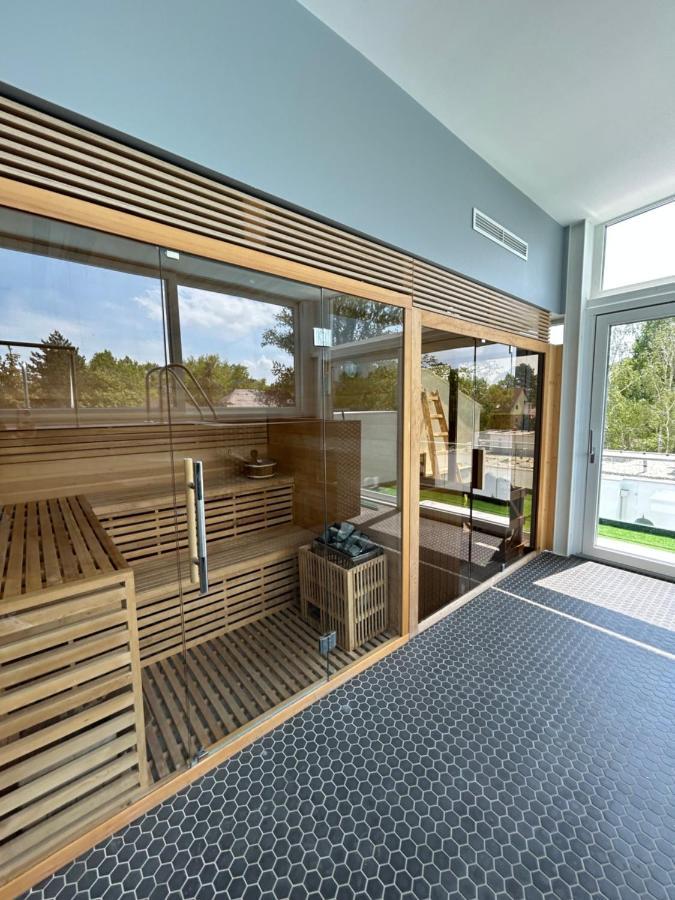 Villa Bauhaus Dream Deluxe T Шіофок Екстер'єр фото