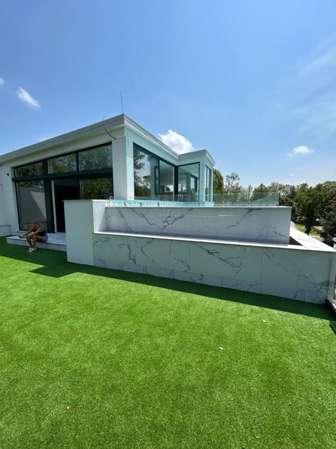 Villa Bauhaus Dream Deluxe T Шіофок Екстер'єр фото